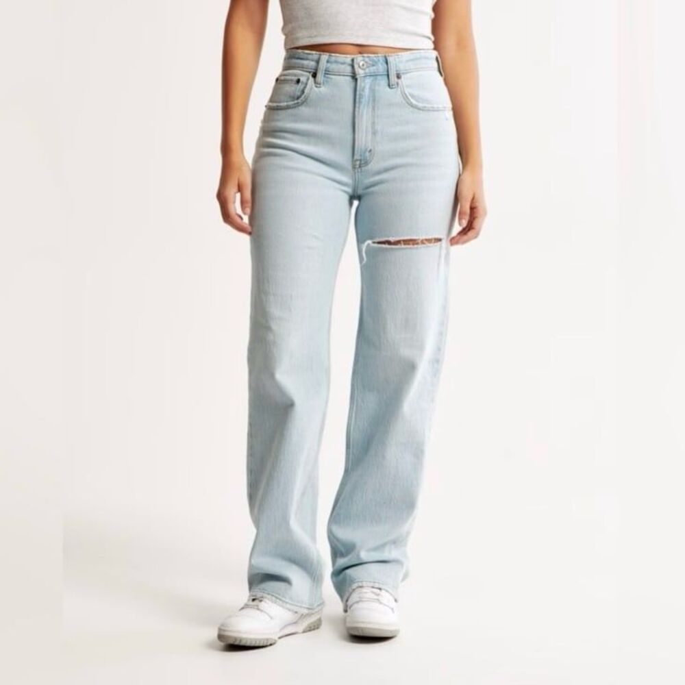 Abercrombie & Fitch 90s Relaxed High Rise Curve Love Light Wash Distressed Jeans